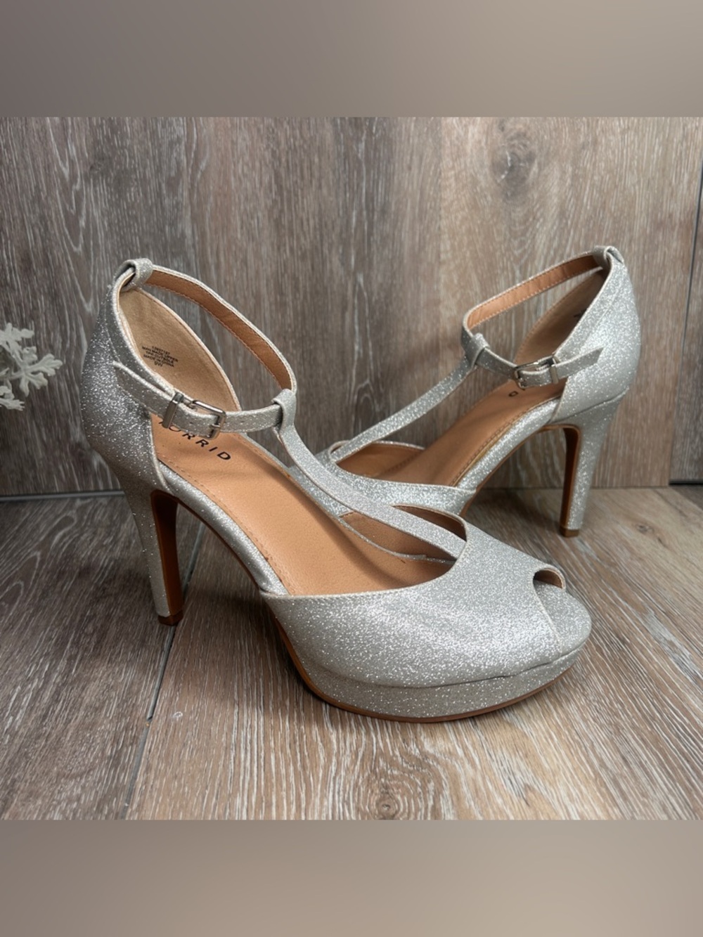 Torrid Silver Glitter T-Strap Platform Heels Peep Toe 9W Wide Width Formal NEW!